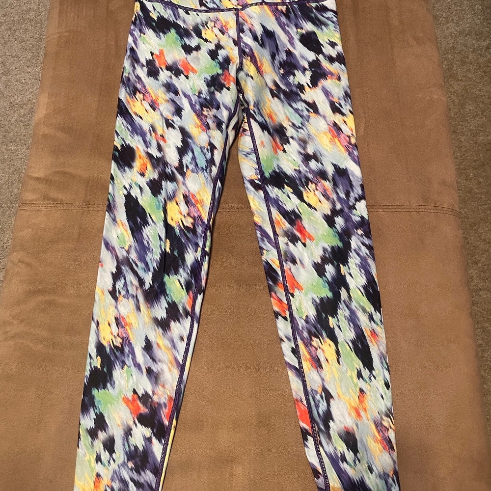 PELOTON WOMEN’S WITH LEGGINGS SIZE MEDIUM